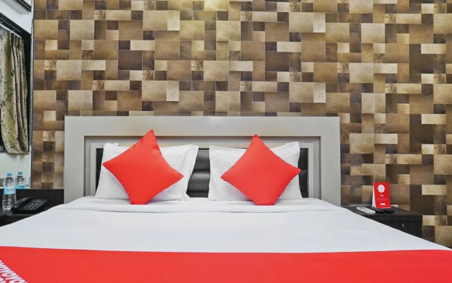 OYO 23524 Shades Of Royal