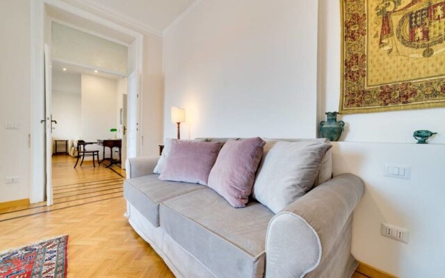 Luxurious 2bed 2bath Apartment Near the Colosseum!