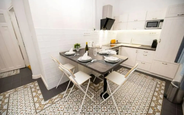 Central Luxury Apartment