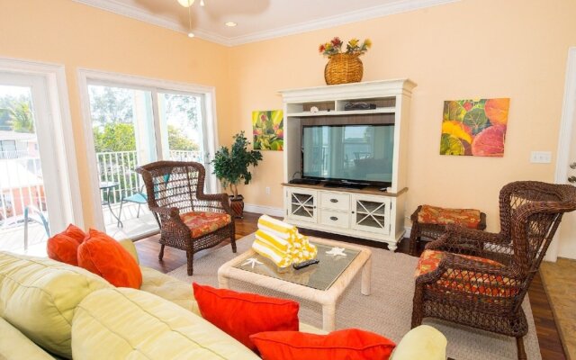 Sans Souci 6 Bedroom Home by RedAwning