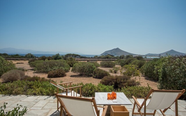 Elegant, laid-back and by the sea by VillaRentalsgr