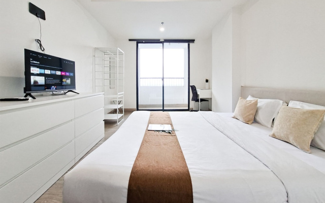 Homelike And Relaxing Studio Apartment Collins Boulevard