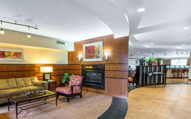 Comfort Suites North