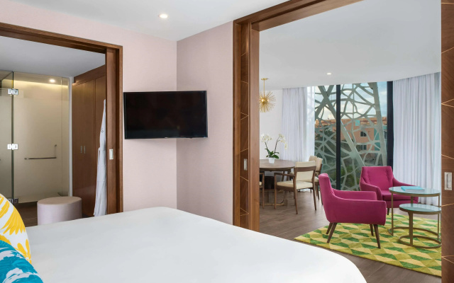 The Fives Downtown Hotel & Residences, Curio Collection by Hilton