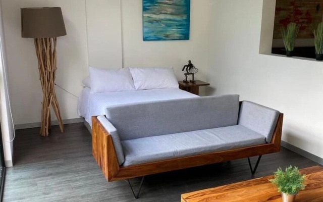 BEE Suites Santa Ana
