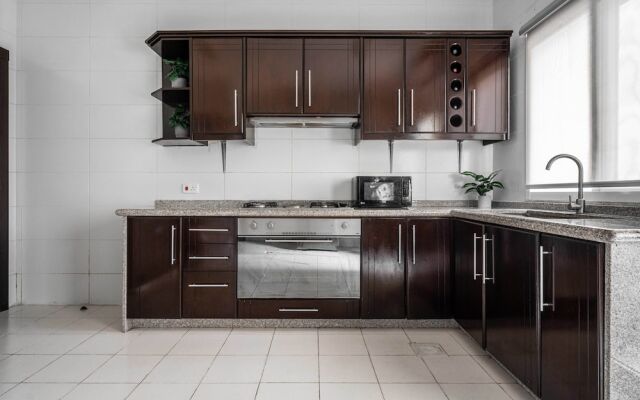 Urban Pumpkin 3-bedroom Apartment, Gerrard Road