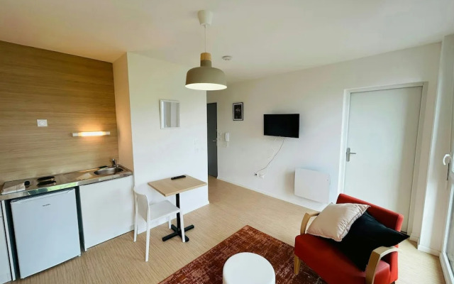 We Live In R - Suite 404