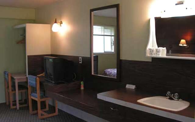Bell Mountain Motel McBride