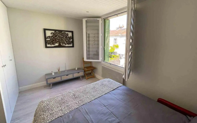 Charming townhouse with garden in the City of Love