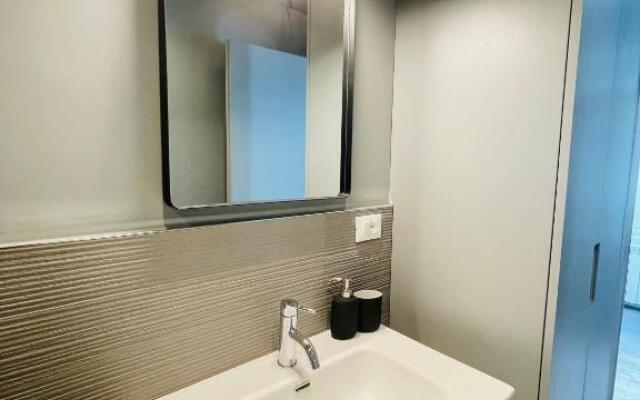 Central Corner House