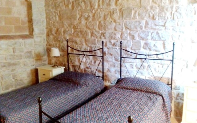 House With 2 Bedrooms in Izzalini, With Wifi