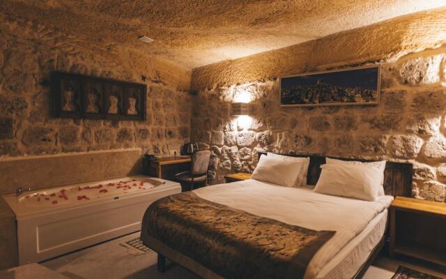 Kapalos Cave Suites