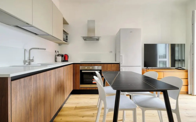 1-Bed apartment with balcony near subway