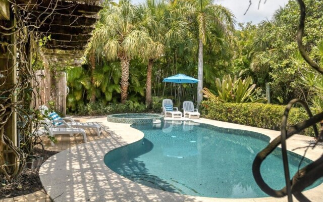 Lazy Hammock 3 Bedroom Home by RedAwning