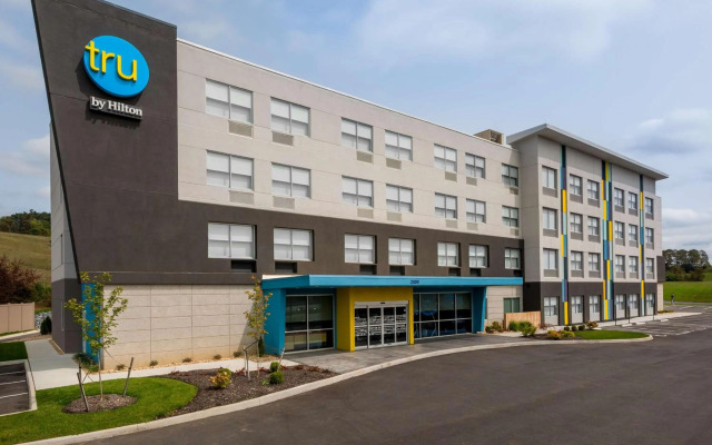 Tru by Hilton Radford, VA