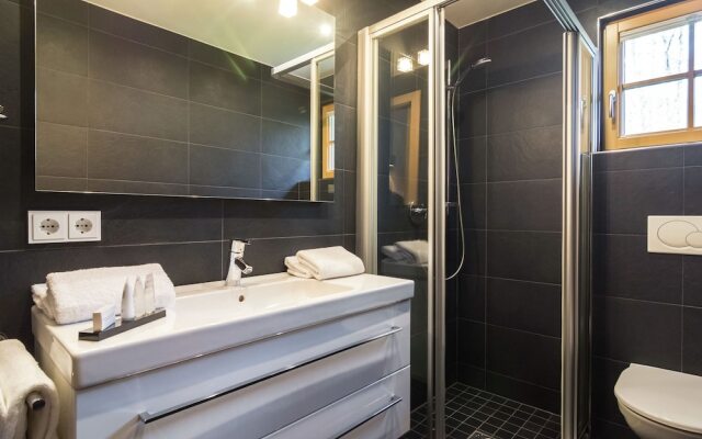 Chalet in Piesendorf with Sauna, Hot Tub, Pool, Whirlpool