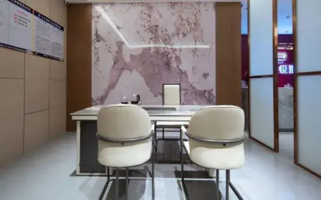 Bincheng Huanyue Hotel