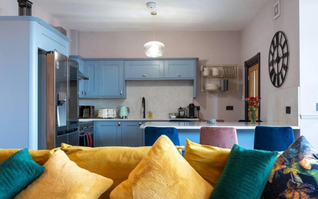 Beachfront Escape & Wow Sea Views, Luxury Retreat