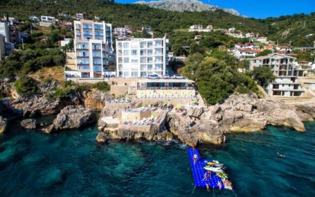 Nautilus Apartments