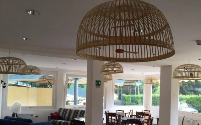 Shangrilla Hotel & Restaurant