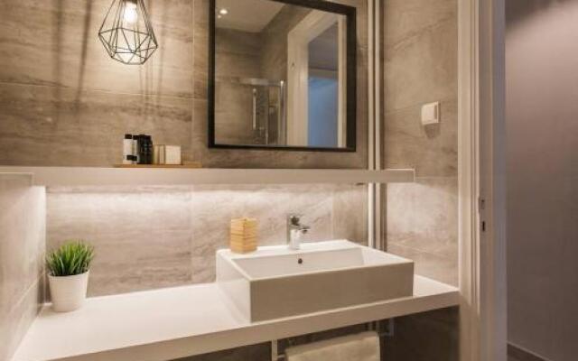 Chic and Cosy Flat in Plaka by UPSTREET