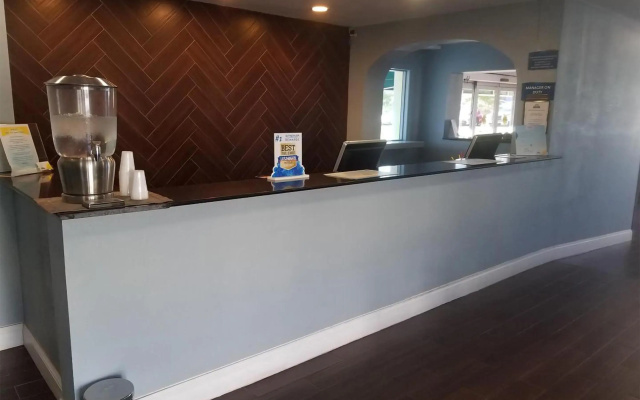 Sky-Palace Inn & Suites Wichita East