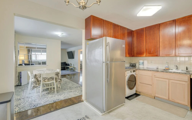 Walk to Train: Convenient Skokie Condo!