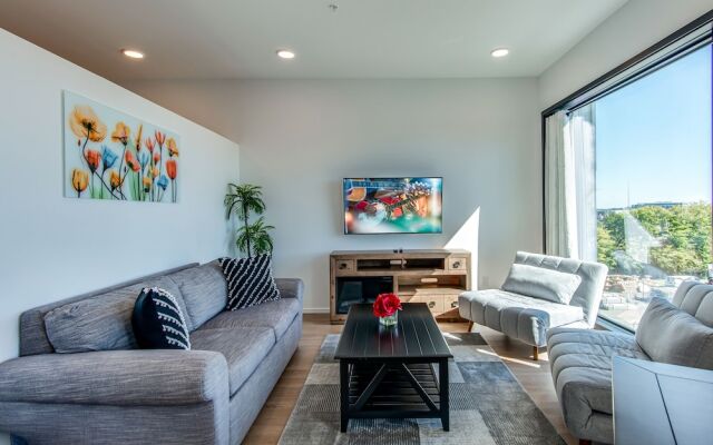 920un315 1 Bedroom Condo