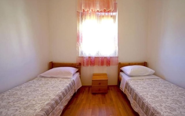 Charming 2-bed Apartment in Srima With sea View