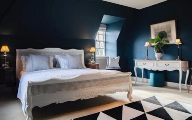 The Salutation