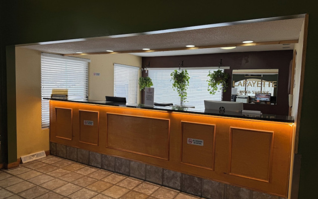 Lafayette Inn & Suites
