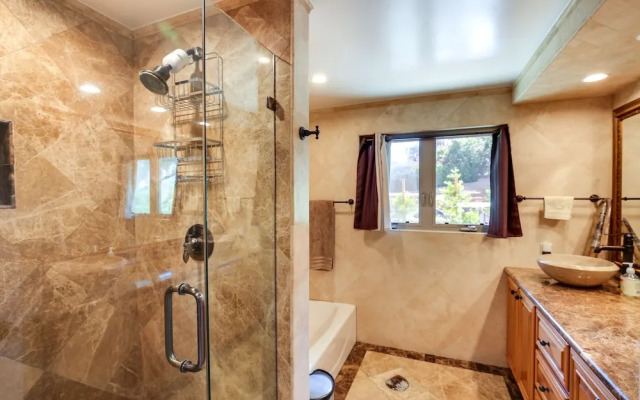 Whittier Vacation Rental: Close to Hiking Trails!