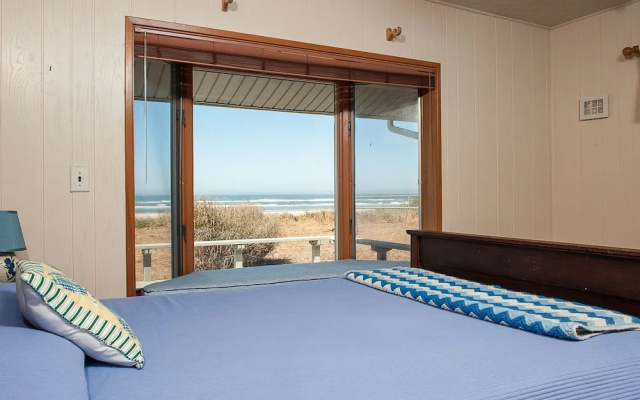 Pacific Rest 3 Br home by RedAwning