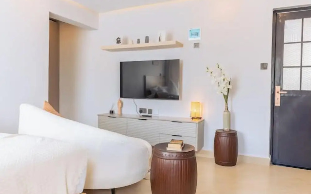Lux Suites Studio City Apartments