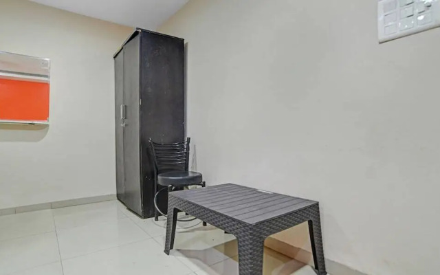 Hotel White House by OYO Rooms