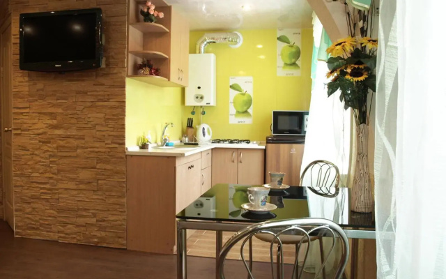 Квартира на проспекте Александра Поля с ромашками (Apartment on the Oleksandra Polia avenue with chamomiles)