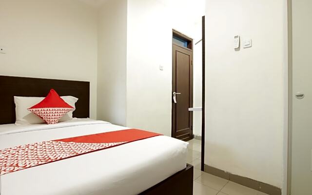 OYO 306 Koen Residence Near RS Gandaria