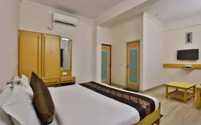 Tree Top Residency by OYO Rooms