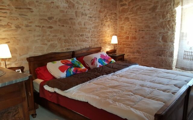 Fabulous Stone House and Large Natural Pool