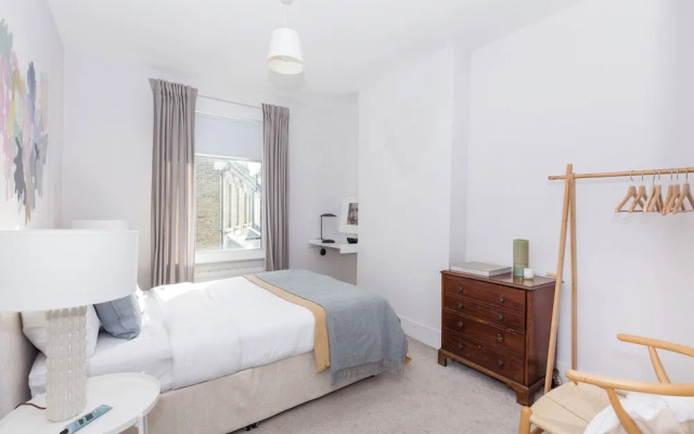 Newly Renovated Large 4-5 Bedroom House