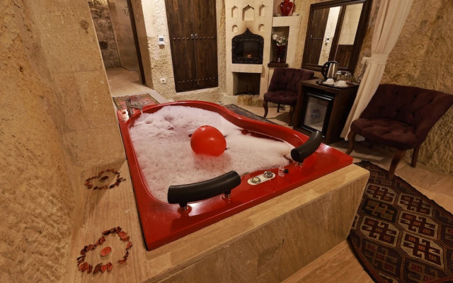 Tafana Cave & Stone Lodge