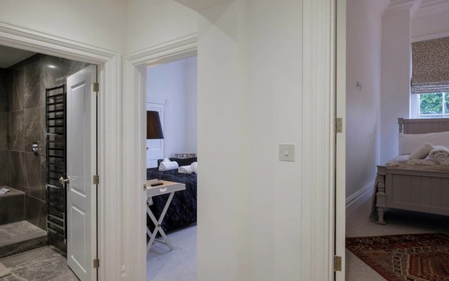 Luxury Apt W/stunning Views From Balcony & Parking