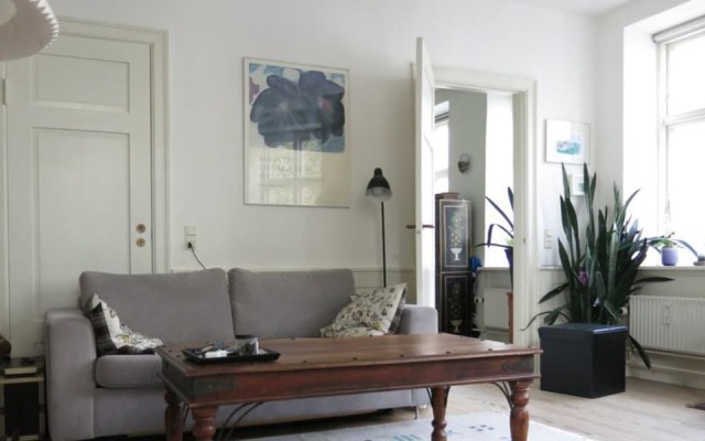 1 bedroom apt Direct Center 621-1