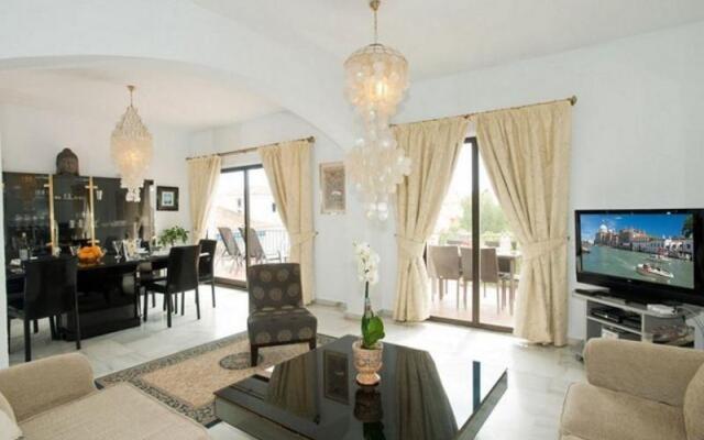 Apartment in Marbella, Malaga 102955