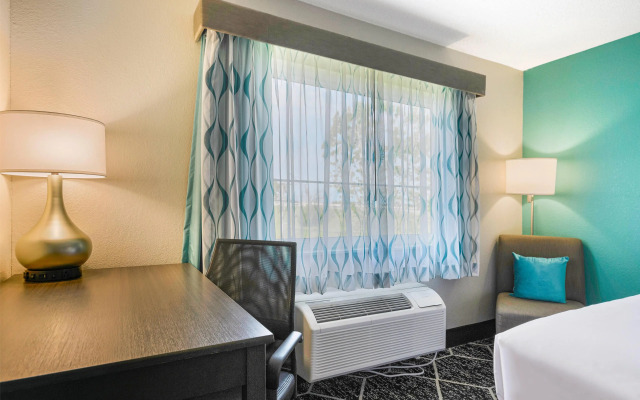 La Quinta Inn & Suites by Wyndham Batavia