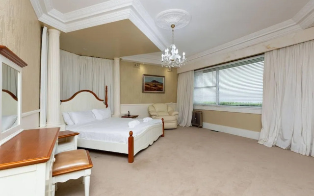 Classic 5 Beds Mt Dandenong Resort