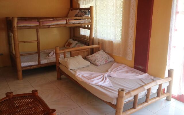 Treasure Isle Guesthouse - Hostel