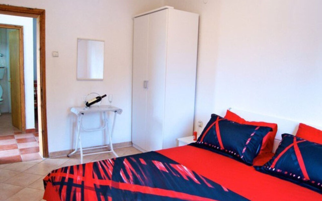 Family Two-bedroom Apartment With Terrace 4-6