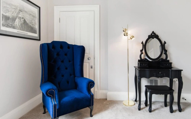 JOIVY York Place Apartment in Georgian City Centre Building