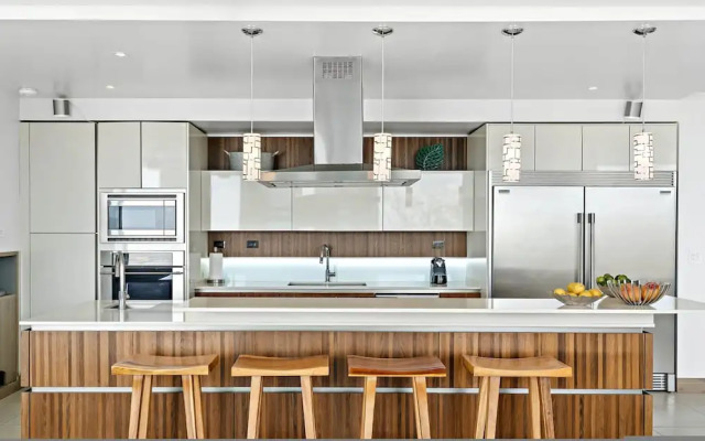 Luxury Villa: Hot Tub: Ocean Views: Fully Staffed